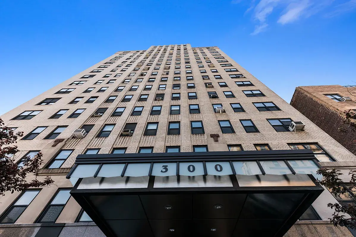 300 W 23rd Street #11A, Manhattan, NY 10011 - #1