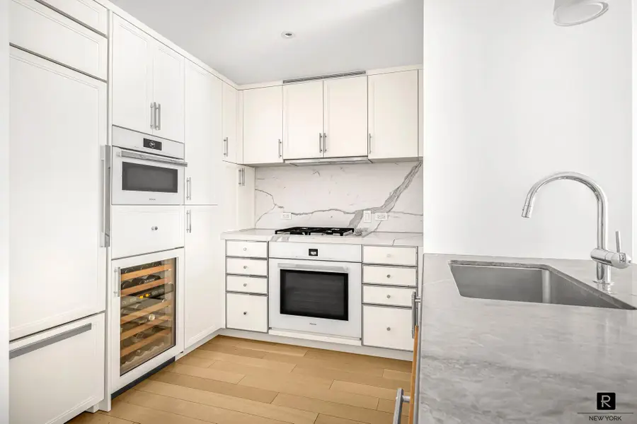 212 Warren Street #9-R, New York, NY 10282 - #3