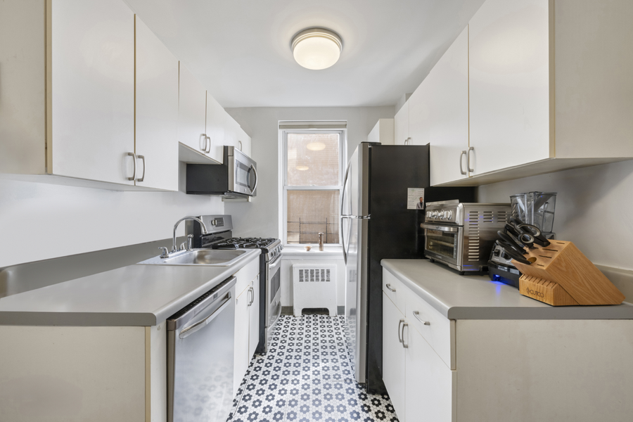 143 Bennett Avenue #2R, Manhattan, NY 10040 - #3