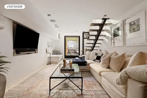 451 W 22nd Street #TH, Manhattan, NY 10011