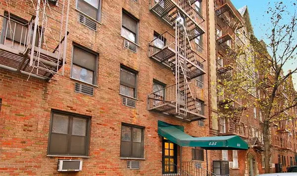 425 W 24th Street #4E, Manhattan, NY 10011