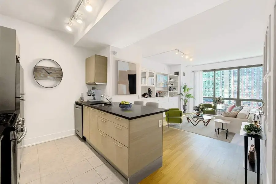 350 W 42nd Street #15H, New York, NY 10036 - #2