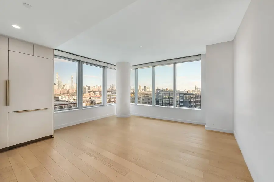 3 Court Square #902, Queens, NY 11101 - #2