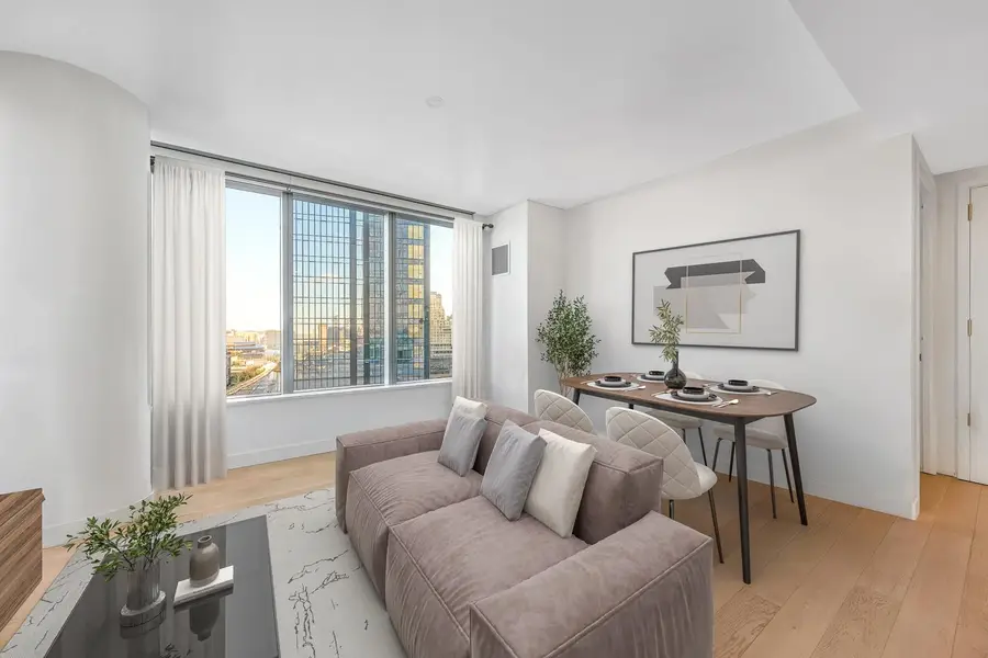 3 Court Square #902, Queens, NY 11101 - #3