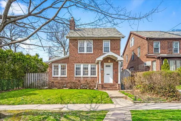 113-09 Union Turnpike, Queens, NY 11375