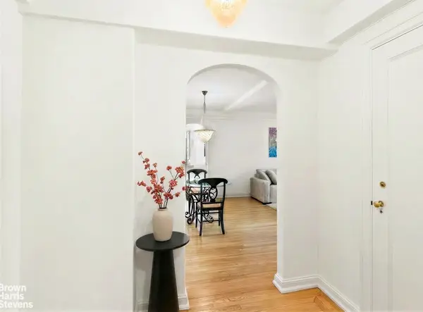 220 E 73rd Street #9H, Manhattan, NY 10021