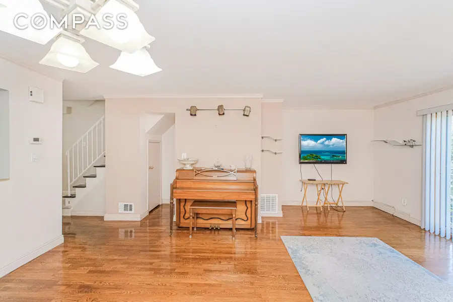 97 Dogwood Lane #1, Staten Island, NY 10305 - #3