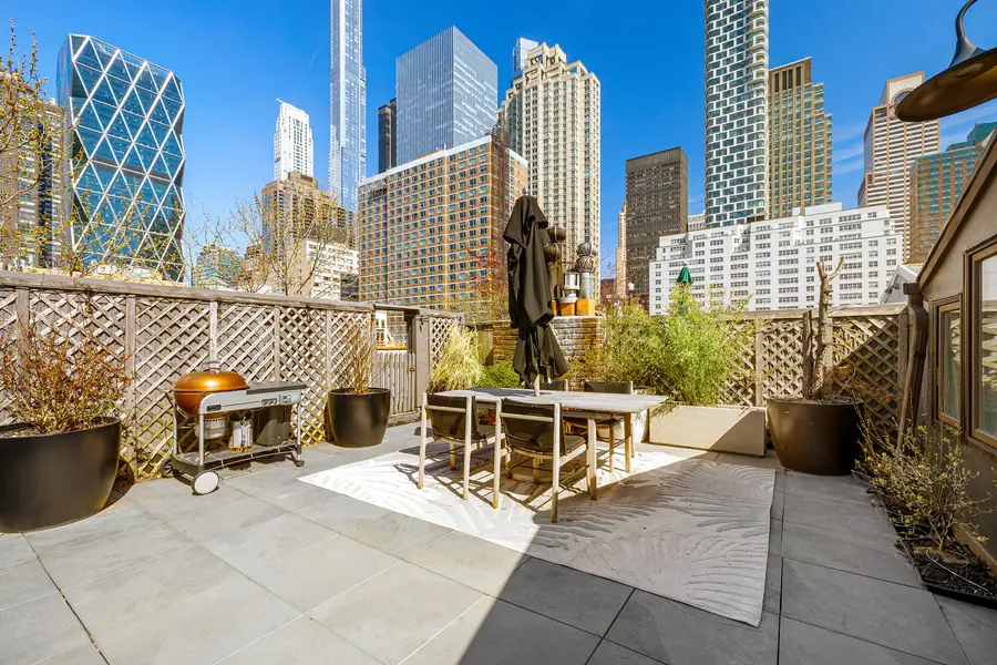 325 W 52nd Street #PHD, New York, NY 10019 - #2