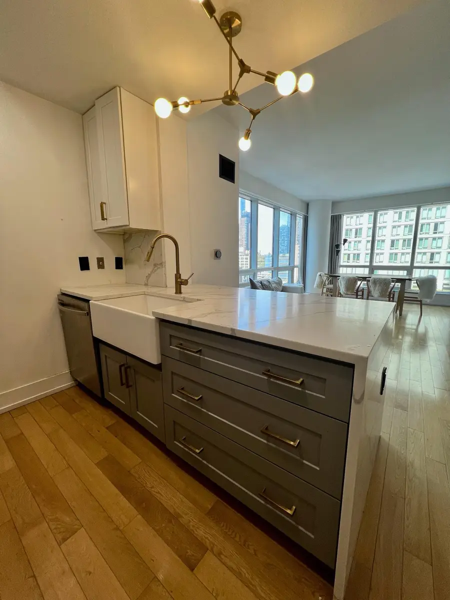 350 W 42nd Street #8-A, Manhattan, NY 10036 - #3