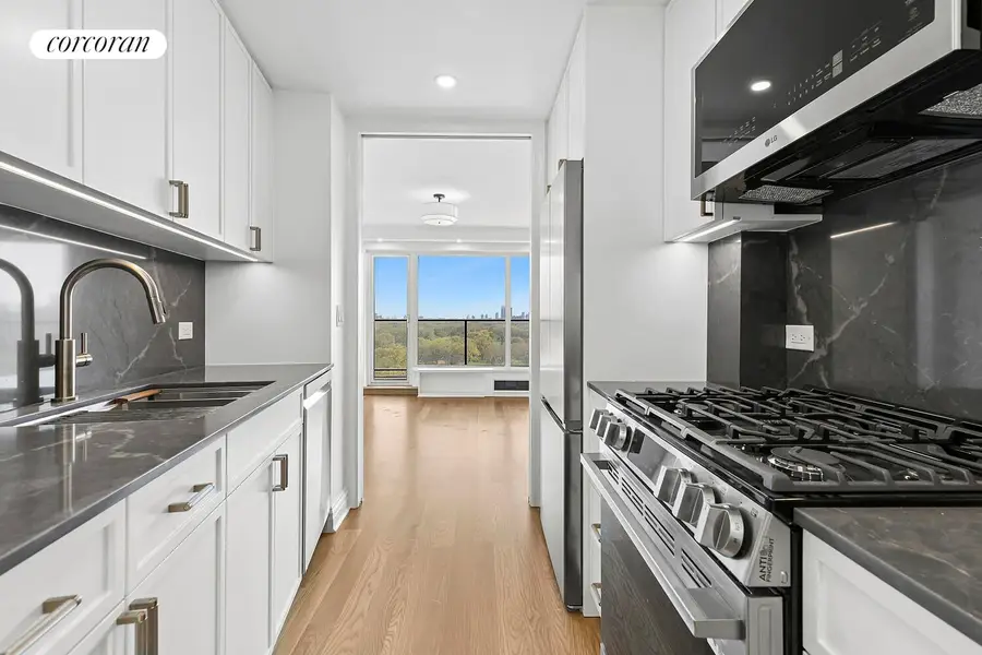 200 Central Park S #16D, Manhattan, NY 10019 - #3