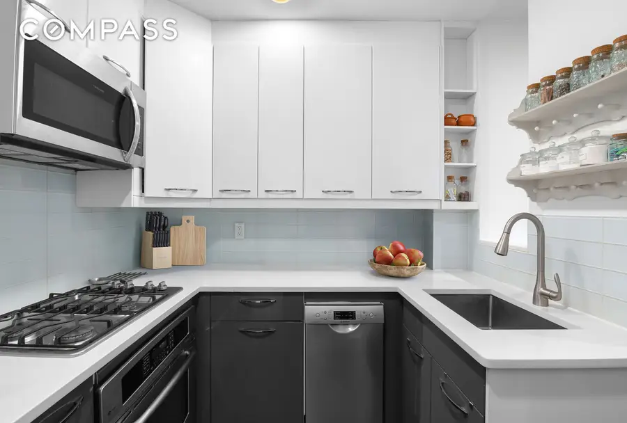 44-27 Purves Street #4A, Queens, NY 11101 - #3