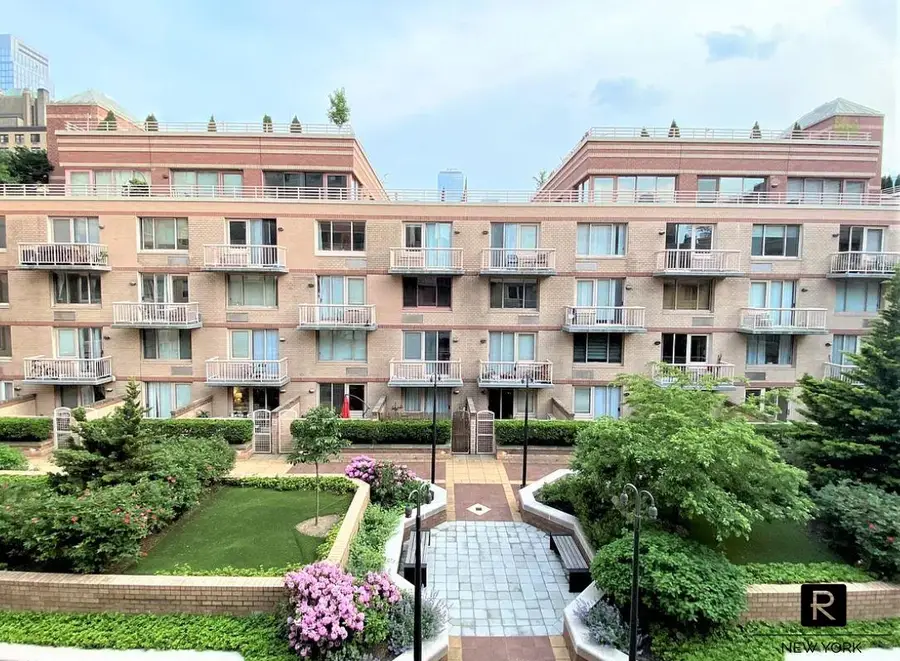 350 W 50th Street #4RR, Manhattan, NY 10019 - #3