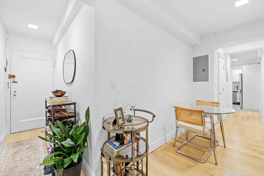 321 E 43rd Street #905, Manhattan, NY 10017 - #3