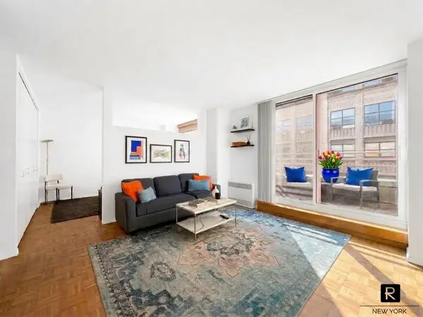 350 W 50th Street #5W, Manhattan, NY 10019