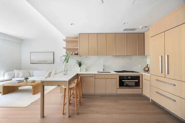 500 W 45th Street #211, Manhattan, NY 10036