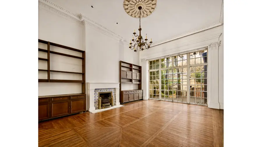 10 W 9th Street, New York, NY 10011 - #2