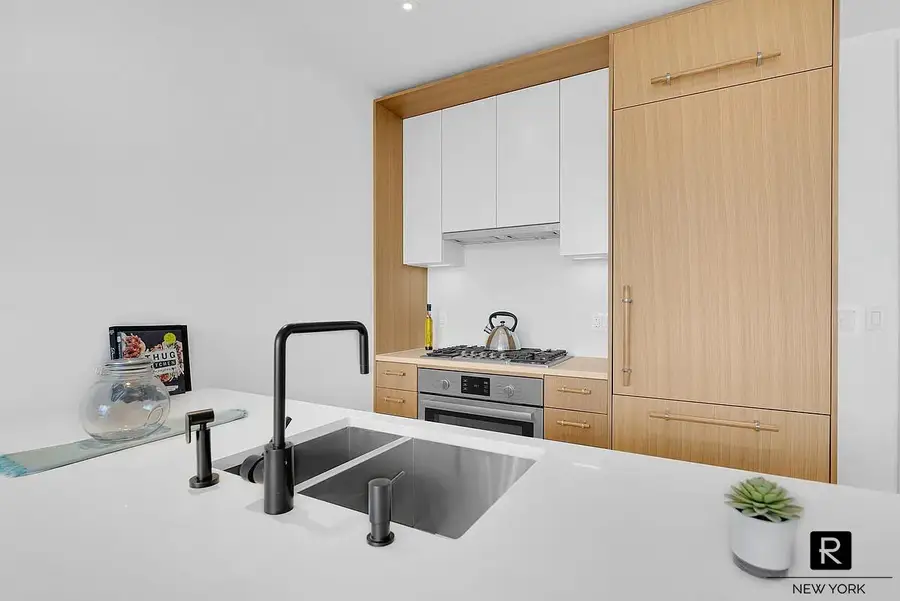 22-18 Jackson Avenue #421, Queens, NY 11101 - #3