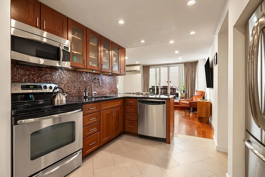 105 E 19th Street #GARDEN, New York, NY 10003 - #3