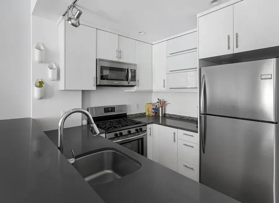 240 Frost Street #2R, Brooklyn, NY 11211 - #3