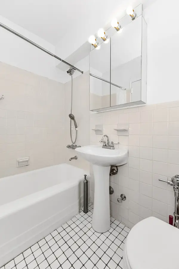 100-25 Queens Boulevard #2B, Queens, NY 11375