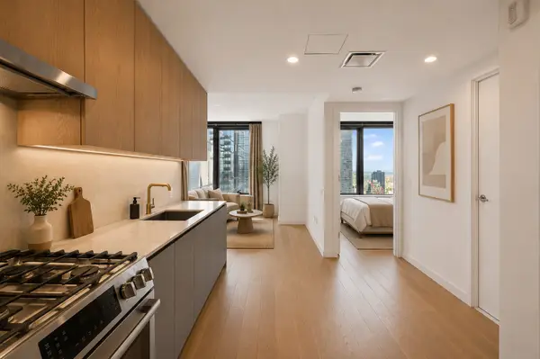 3 Court Square #3305, Queens, NY 11101