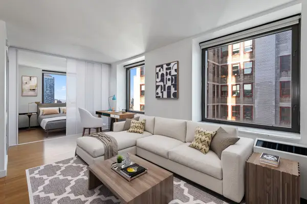 100 W 39th Street #39J, Manhattan, NY 10018