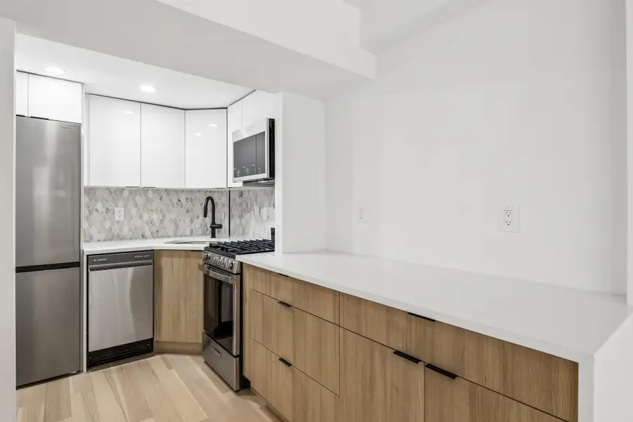 321 E 48th Street #2D, Manhattan, NY 10017 - #3