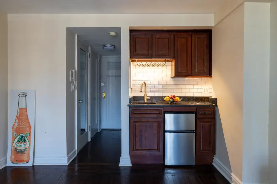 320 E 42nd Street #2403, Manhattan, NY 10017 - #3