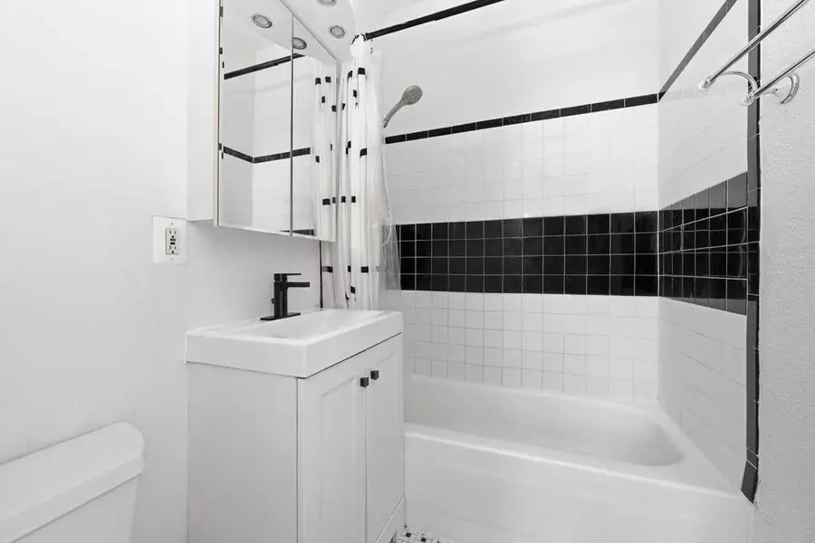 4 Lexington Avenue #2N, Manhattan, NY 10010 - #3