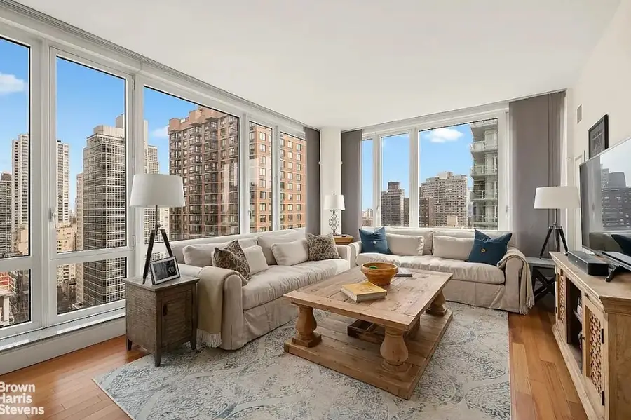 250 E 53rd Street #2702, Manhattan, NY 10022 - #2