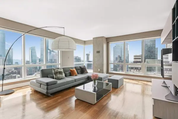 350 W 42nd Street #40A, Manhattan, NY 10036
