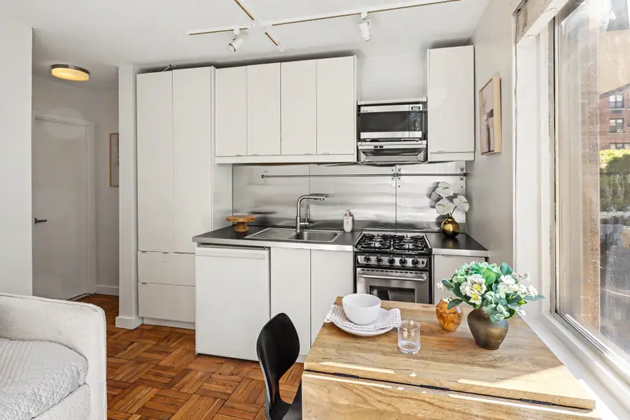 201 W 70th Street #2L, Manhattan, NY 10023 - #3
