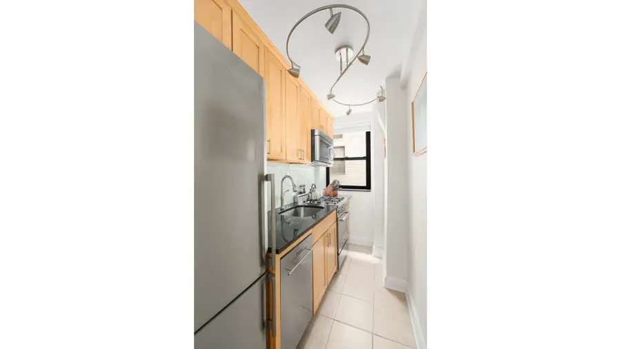 235 E 73rd Street #2H, Manhattan, NY 10021 - #3