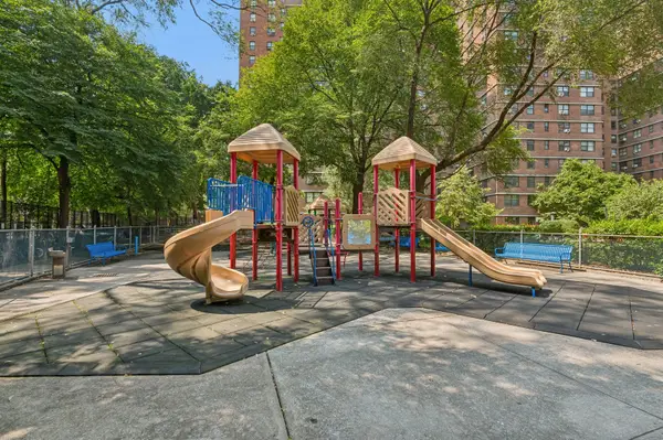 208 E Broadway #J1501, Manhattan, NY 10002