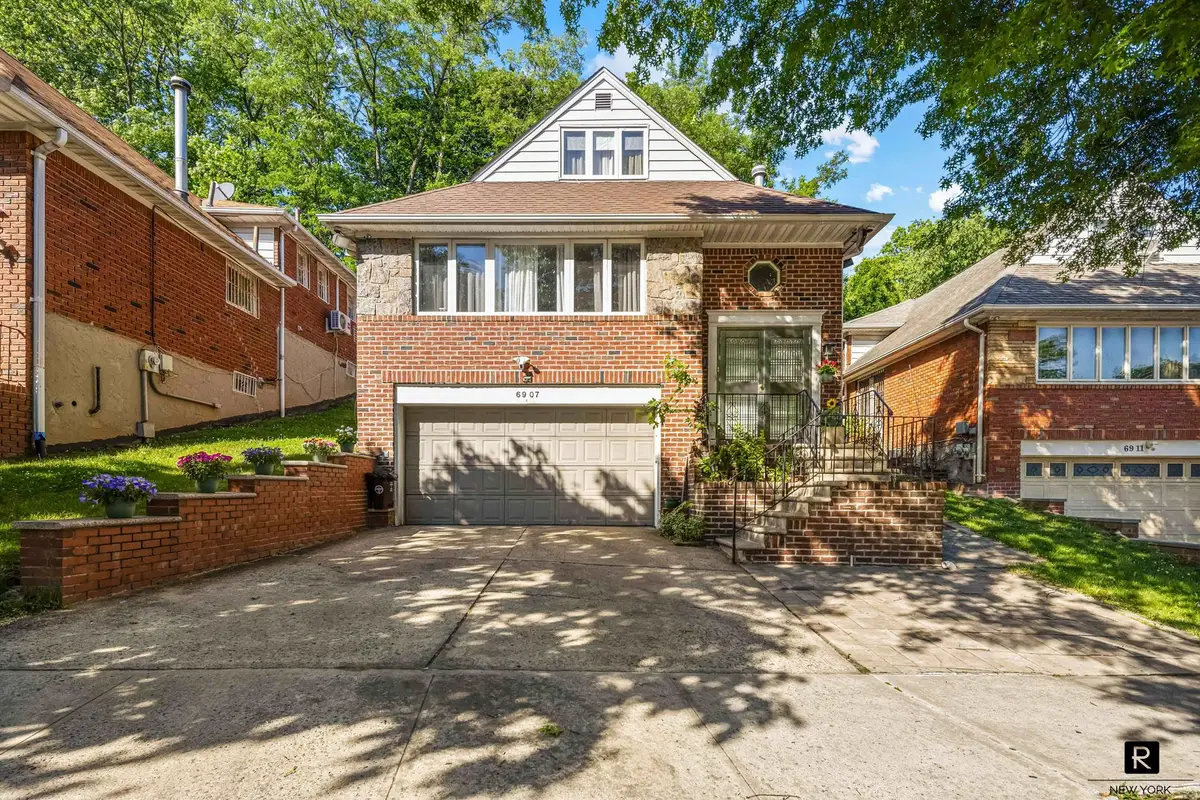 69-07 Little Neck Parkway, Glen Oaks, NY 11004 - #1