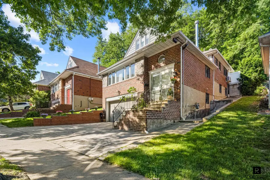 69-07 Little Neck Parkway, Glen Oaks, NY 11004 - #2