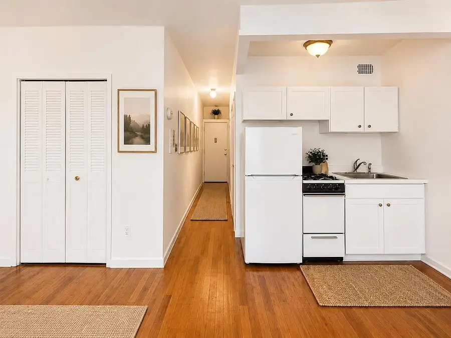225 W 70th Street #4-A, Manhattan, NY 10023 - #3