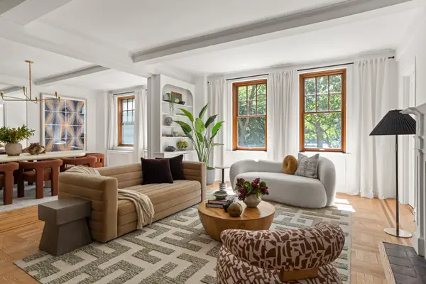 32 Washington Square W #3E, Manhattan, NY 10011