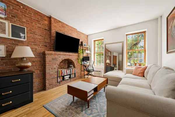333 W 21st Street #1FE, Manhattan, NY 10011