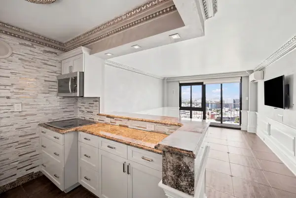 25-40 Shore Boulevard #PH18D, Queens, NY 11102