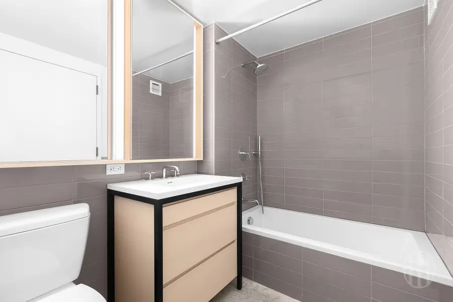 385 1st Avenue #18H, New York, NY 10010-4800 - #3