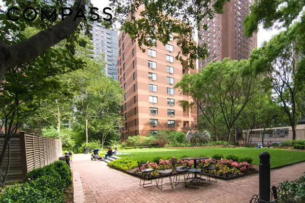 200 E 94th Street #2915, Manhattan, NY 10128