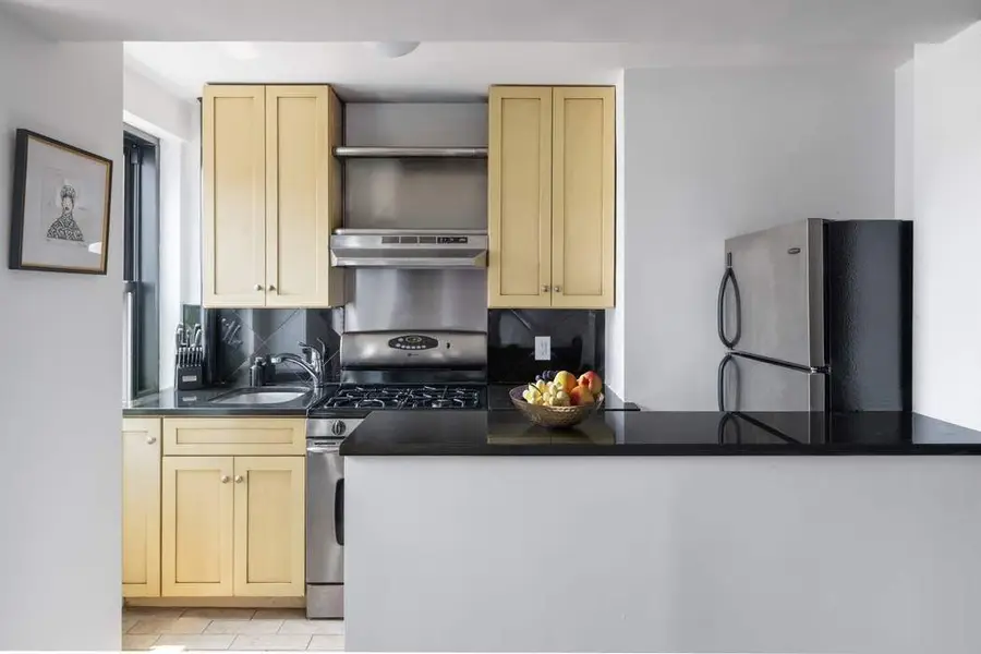 300 W 23rd Street #8G, New York, NY 10011 - #3