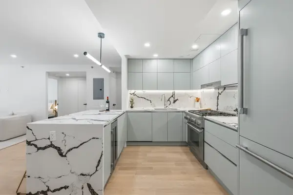 350 W 44th Street #205, Manhattan, NY 10036