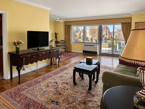 300 E 74th Street #17E, Manhattan, NY 10021
