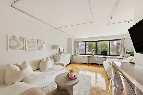 201 W 21st Street #6H, Manhattan, NY 10011