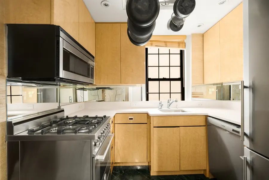 30 Beekman Place #9/10B, New York, NY 10022 - #3