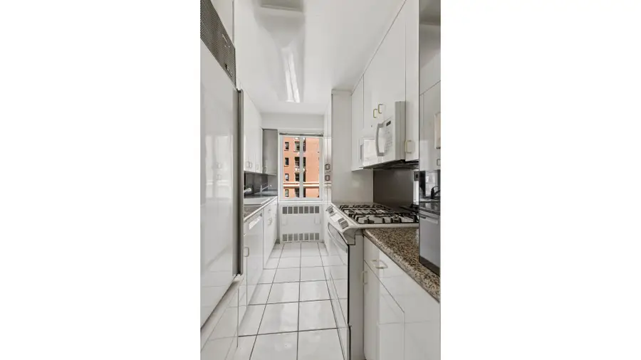 140 E 72nd Street #4A, New York, NY 10021 - #3