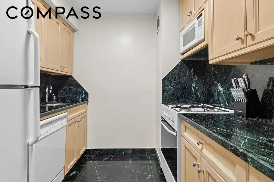 301 E 22nd Street #11S, Manhattan, NY 10010 - #2