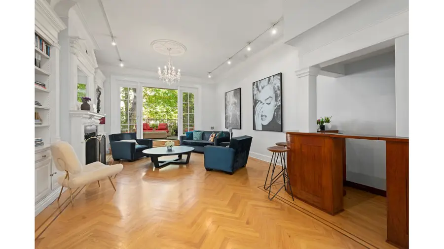 217 E 61st Street, Manhattan, NY 10065 - #2